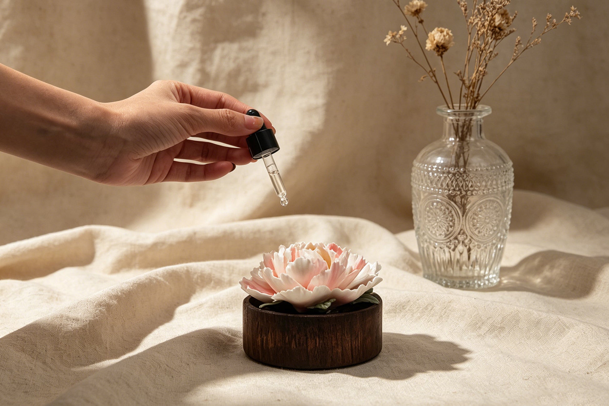 【HS0204】Hand-Sculpted Peony Ceramic Essential Oil Diffuser - Waterless & Silent